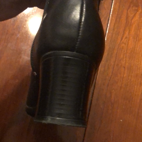 Clarks Black Leather Ankle Boot  Zip  Size 6.5 M  EUC Side Buckle Med Heel - Picture 5 of 16